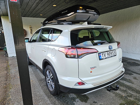 Toyota RAV4 7 of 28