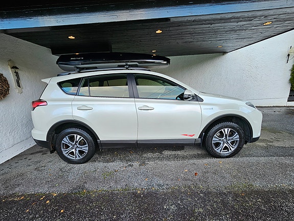 Toyota RAV4 9 of 28