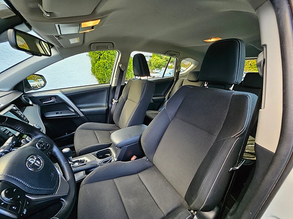Toyota RAV4 20 of 28