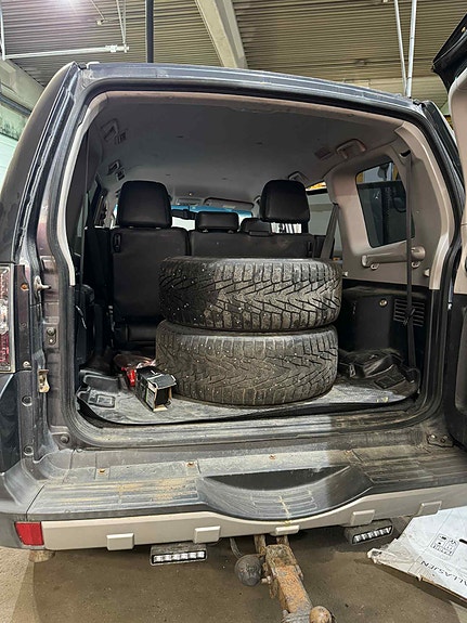 Mitsubishi Pajero 7 of 9