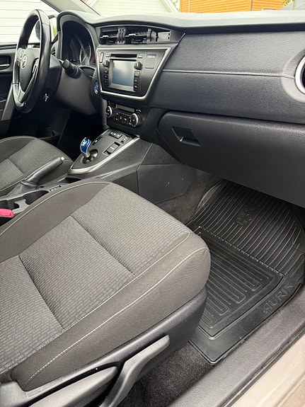 Toyota Auris 4 of 13
