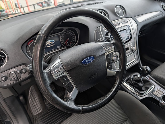 Ford Mondeo 19 of 30