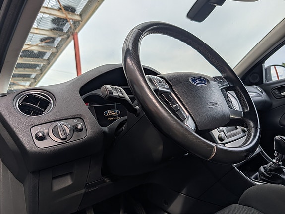 Ford Mondeo 25 of 30