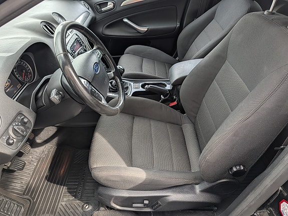 Ford Mondeo 15 of 30