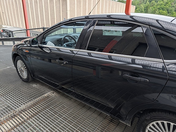 Ford Mondeo 13 of 30