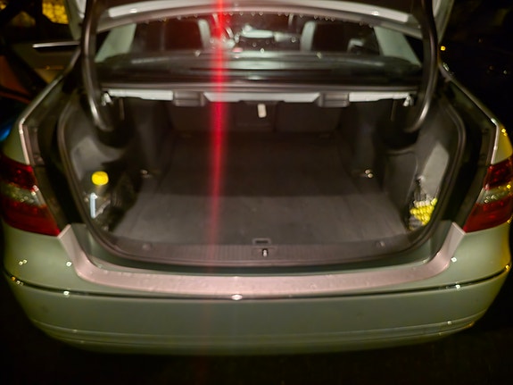 Mercedes-Benz E200 d 15 of 16