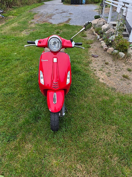 Vespa Primavera 50 2 of 10
