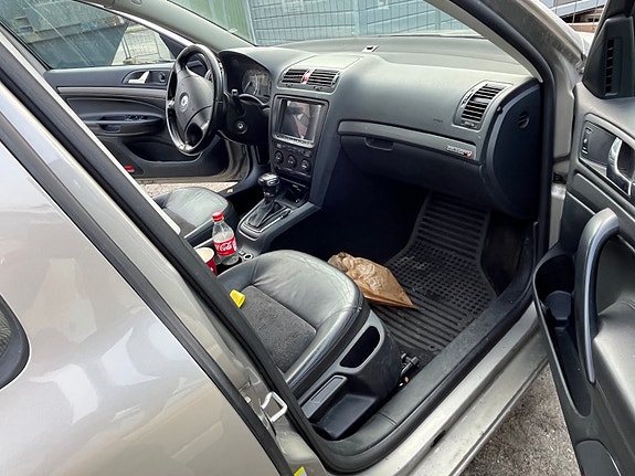 Skoda Octavia 2 of 9