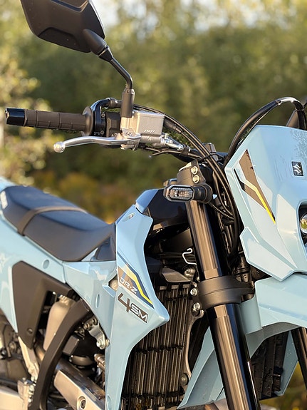 Suzuki DR-Z4SM 14 of 20