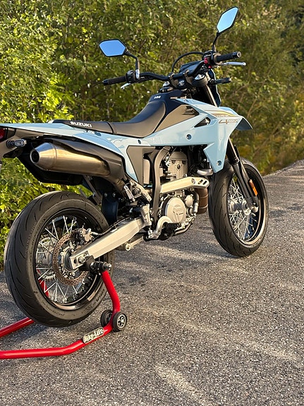 Suzuki DR-Z4SM 12 of 20