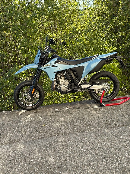 Suzuki DR-Z4SM 5 of 20