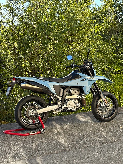 Suzuki DR-Z4SM 20 of 20
