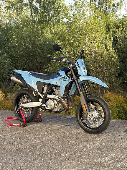 Suzuki DR-Z4SM 13 of 20