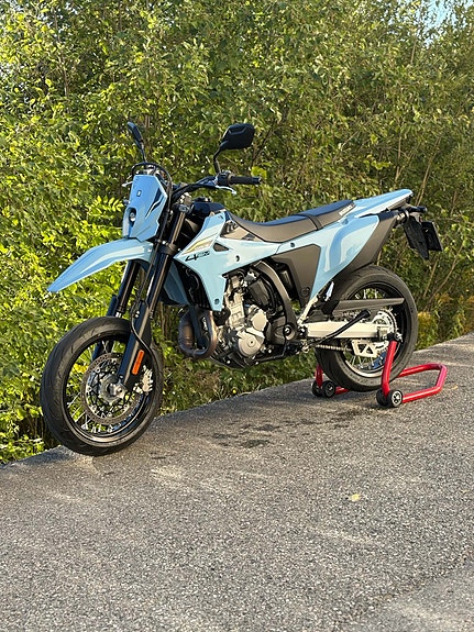 Suzuki DR-Z4SM 4 of 20
