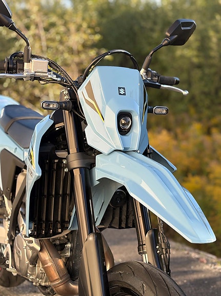 Suzuki DR-Z4SM 3 of 20