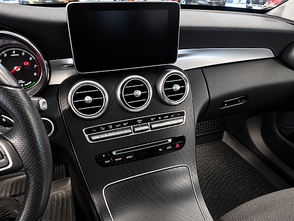 Mercedes-Benz C350 e 18 of 21