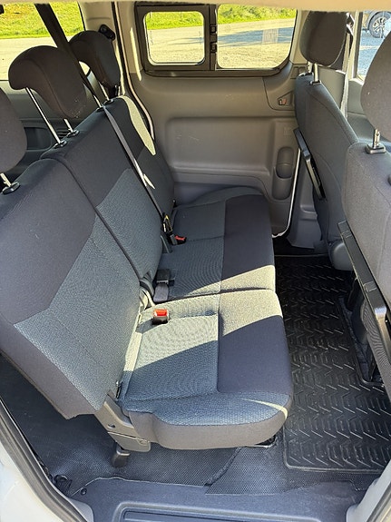 Nissan e-NV200 9 of 10