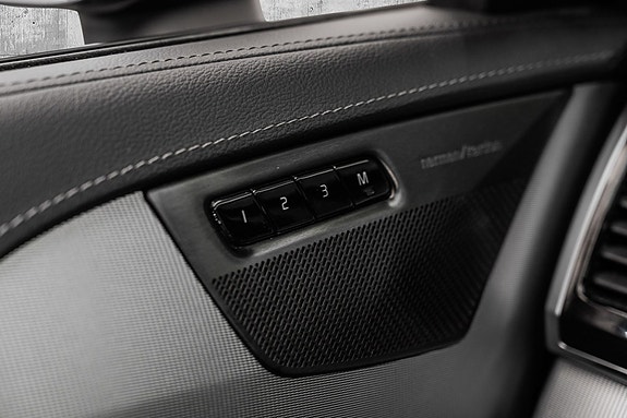 Volvo XC90 16 of 30