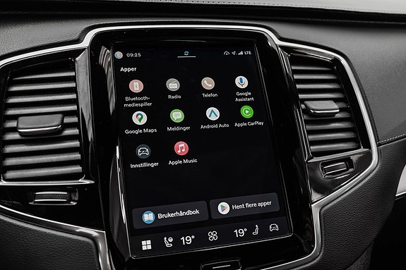 Volvo XC90 14 of 30