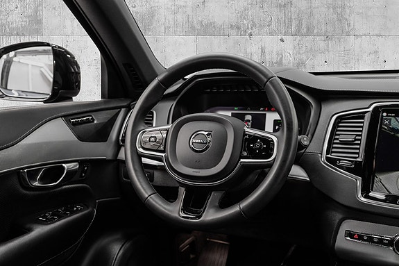 Volvo XC90 24 of 30