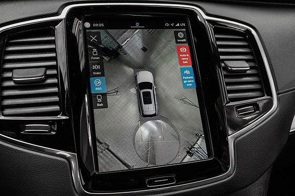 Volvo XC90 15 of 30