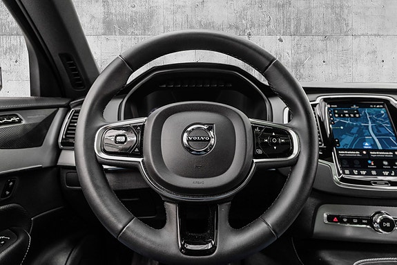 Volvo XC90 10 of 30