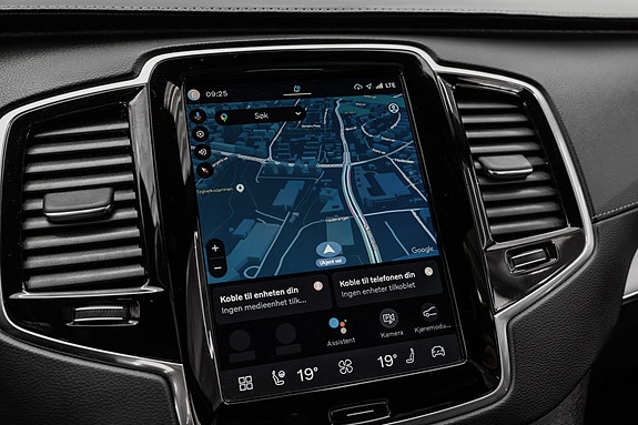 Volvo XC90 13 of 30