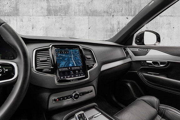 Volvo XC90 12 of 30