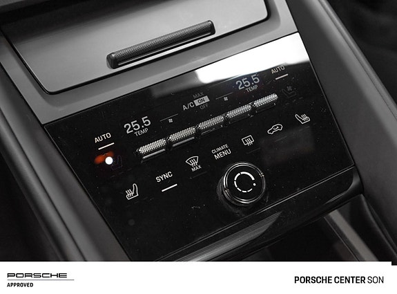 Porsche Macan 27 of 30