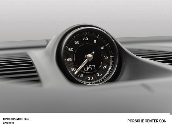 Porsche Macan 28 of 30