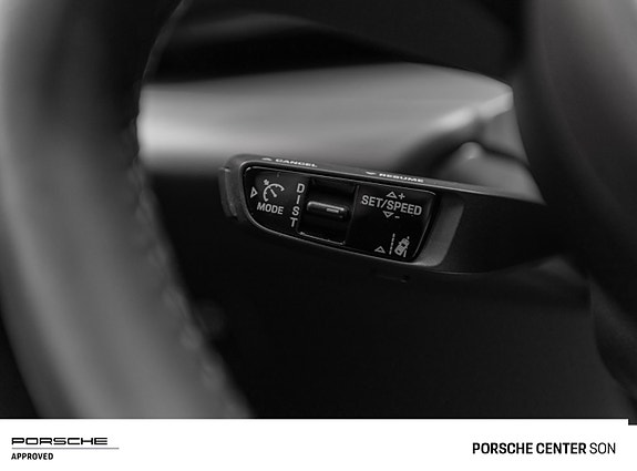 Porsche Macan 23 of 30