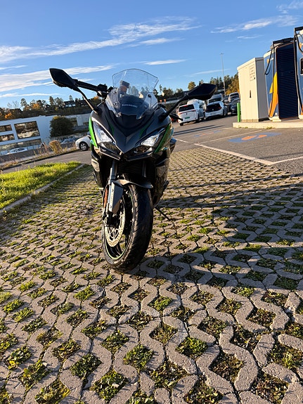 Kawasaki Ninja 1000 SX 4 of 8