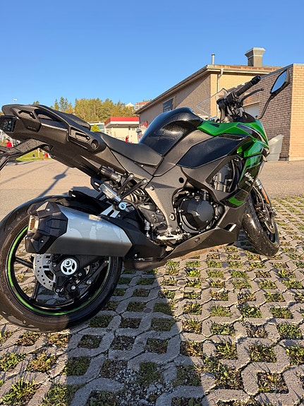 Kawasaki Ninja 1000 SX 5 of 8