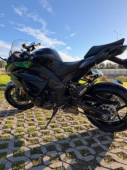 Kawasaki Ninja 1000 SX 2 of 8