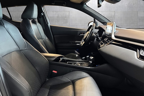 Toyota C-HR 15 of 27