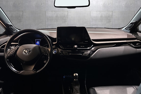 Toyota C-HR 10 of 27