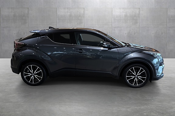 Toyota C-HR 6 of 27
