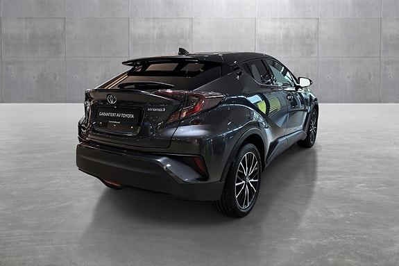 Toyota C-HR 5 of 27