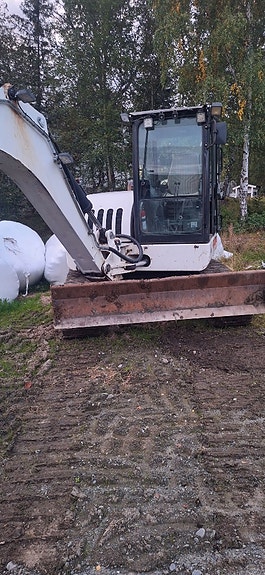 Bobcat 442 3 of 5