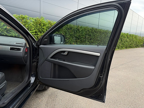 Volvo XC70 13 of 30