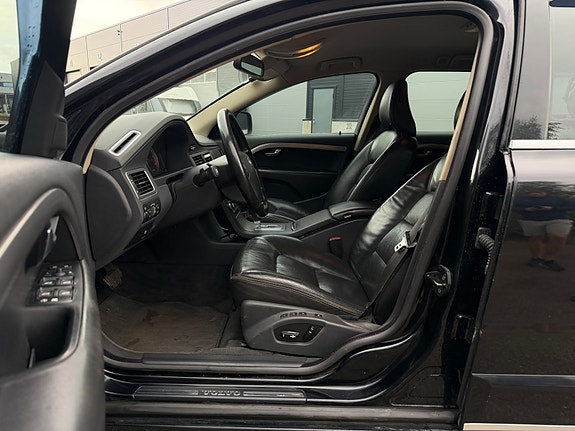 Volvo XC70 16 of 30