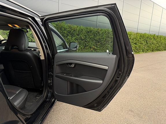 Volvo XC70 11 of 30