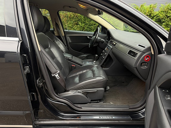 Volvo XC70 12 of 30