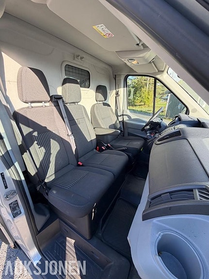 Ford Transit 17 of 23