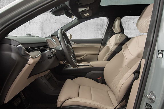 Volvo EX90 10 of 27