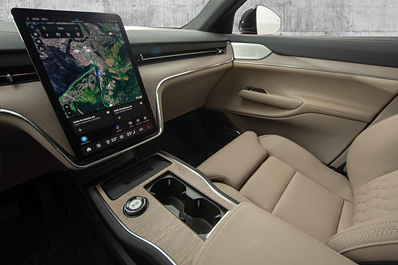 Volvo EX90 18 of 27