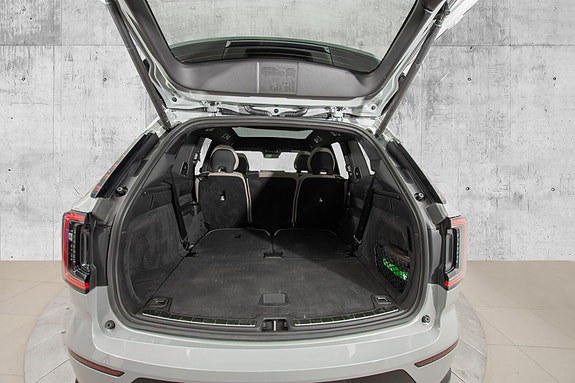 Volvo EX90 25 of 27