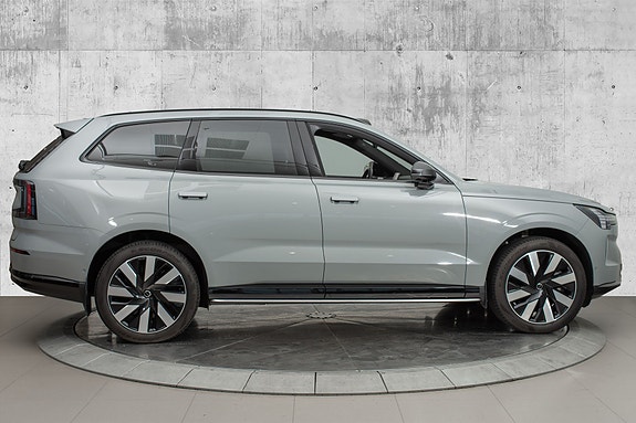 Volvo EX90 7 of 27