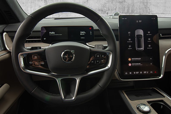 Volvo EX90 12 of 27