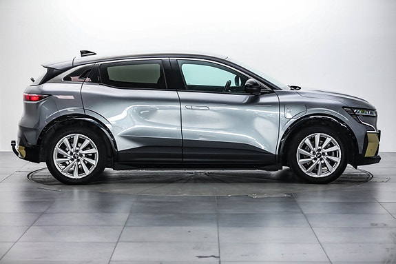 Renault Megane E-Tech 12 of 30